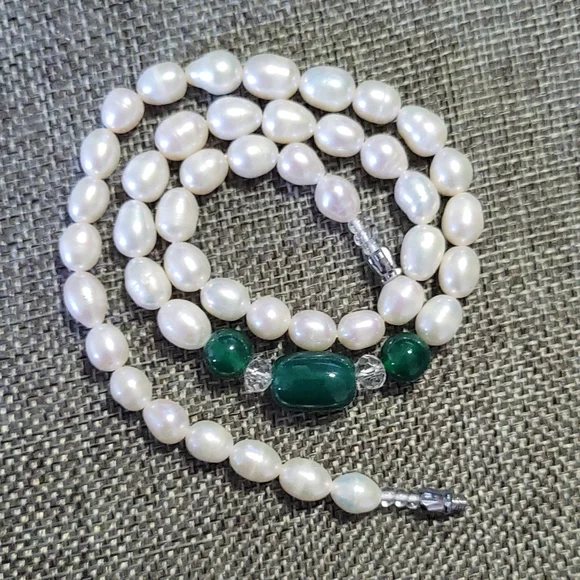 REAL Pearl and Green Agate Necklace - Picture 7 of 15